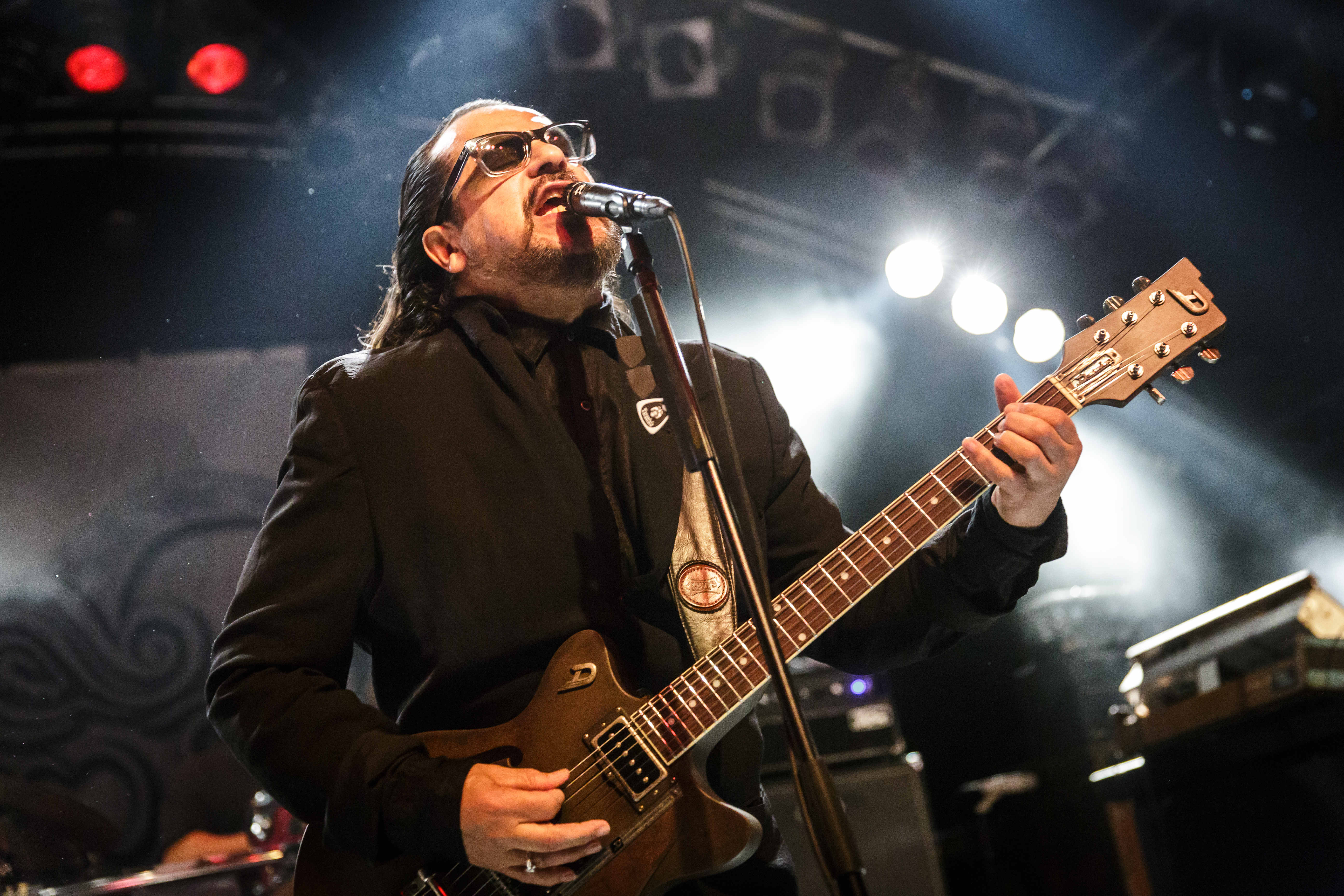 Tito tarantula. Tito tarantula. Тито и тарантула. Бас-гитаристка tito and tarantula. Тито ларрива.